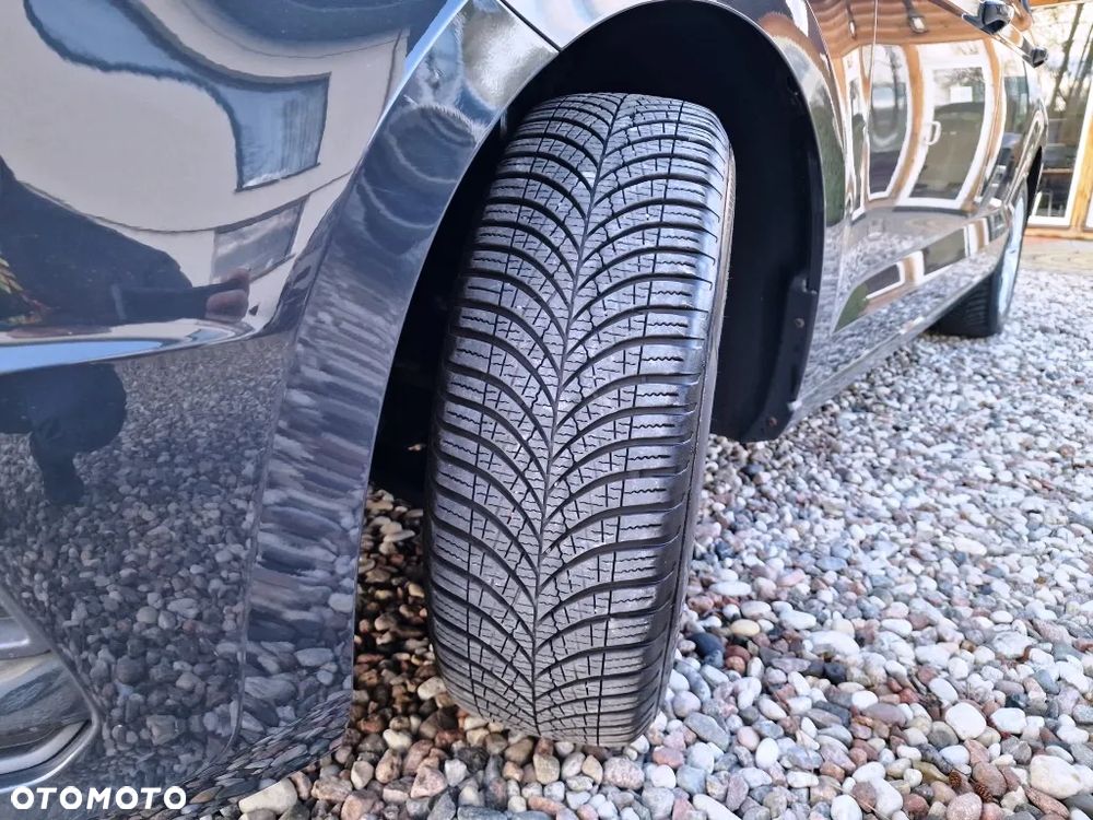 Volkswagen Touran - 20