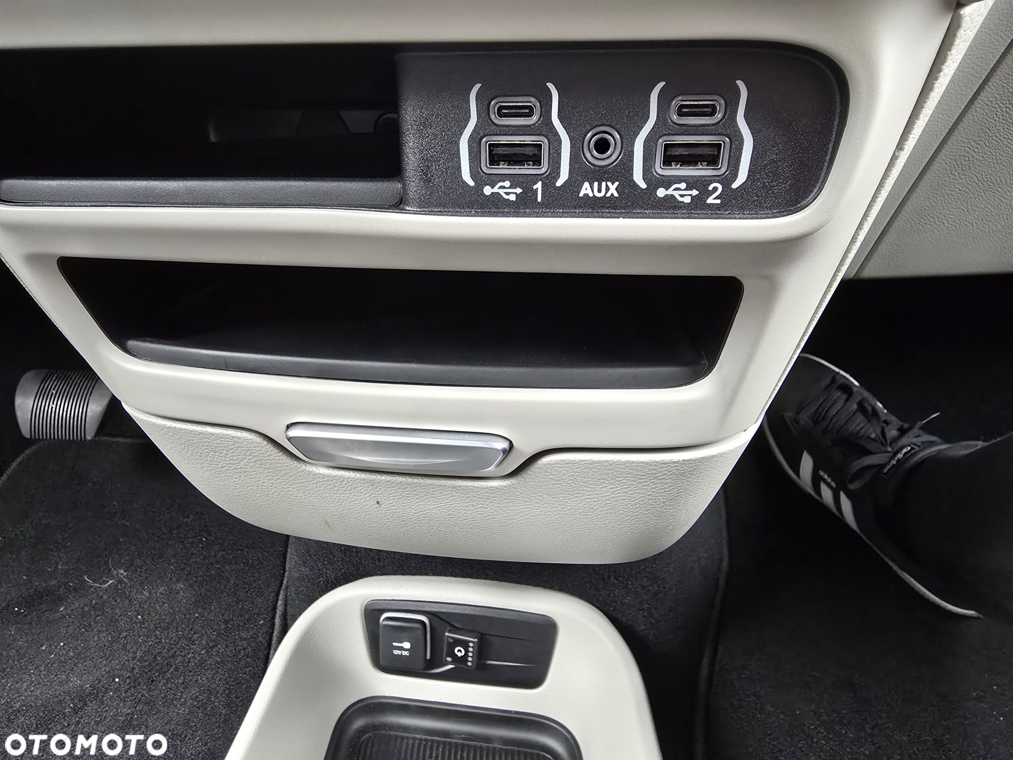 Chrysler Pacifica - 21