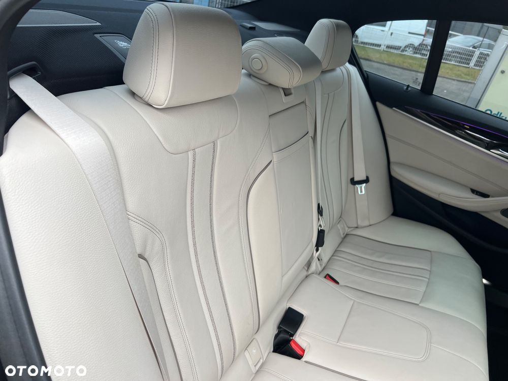 BMW Seria 5 530i Sport Line - 17