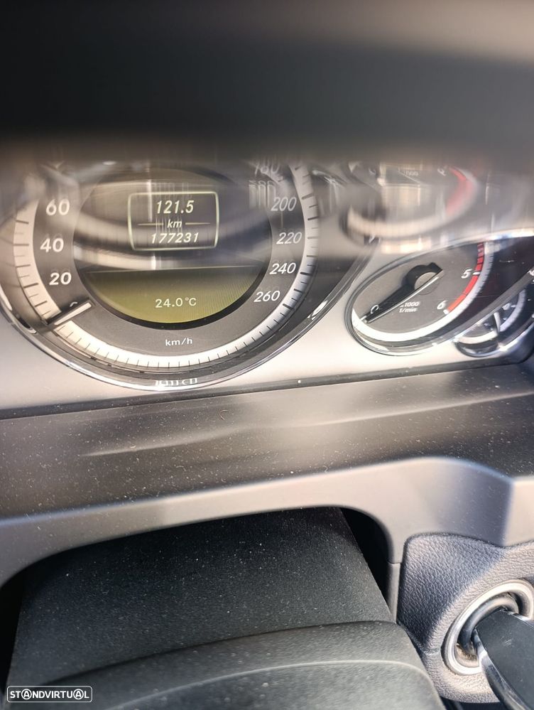 Mercedes-Benz E 220 CDI DPF BlueEFFICIENCY Avantgarde - 13