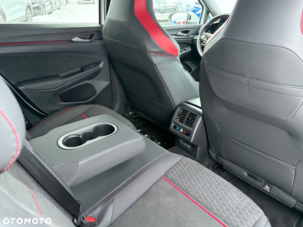 Volkswagen Golf - 16