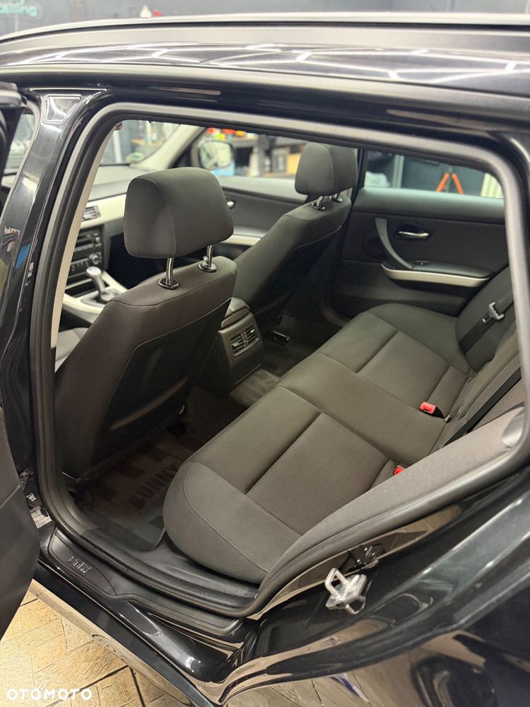 BMW Seria 3 320d - 19