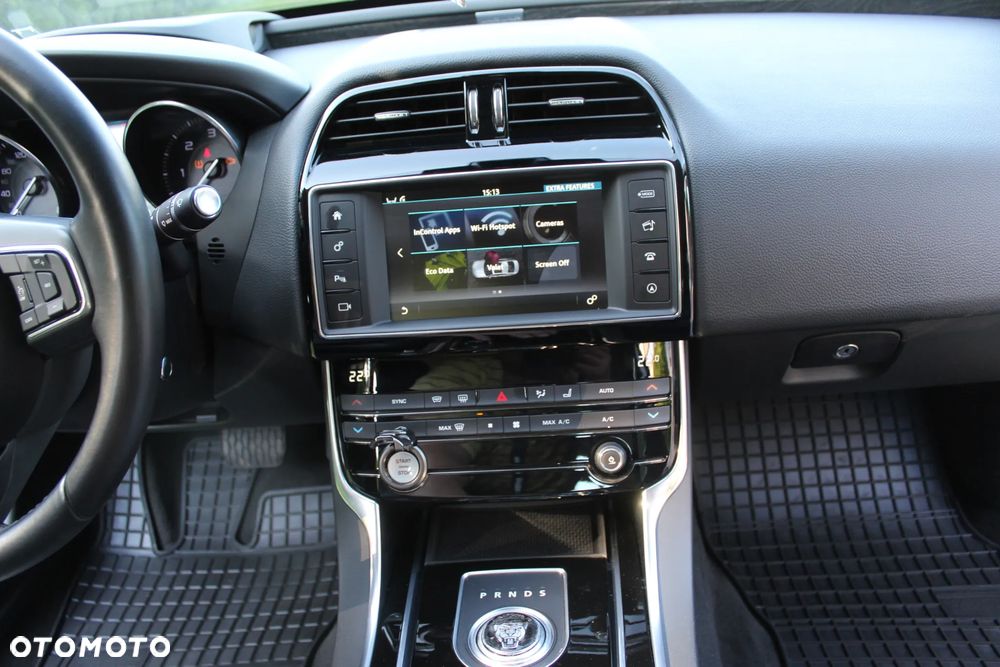 Jaguar XE 20d R-Sport - 18