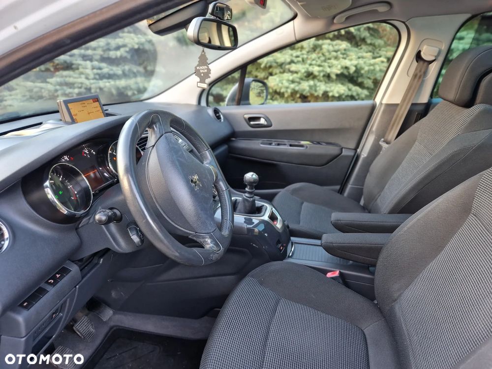 Peugeot 5008 1.6 THP Active - 23