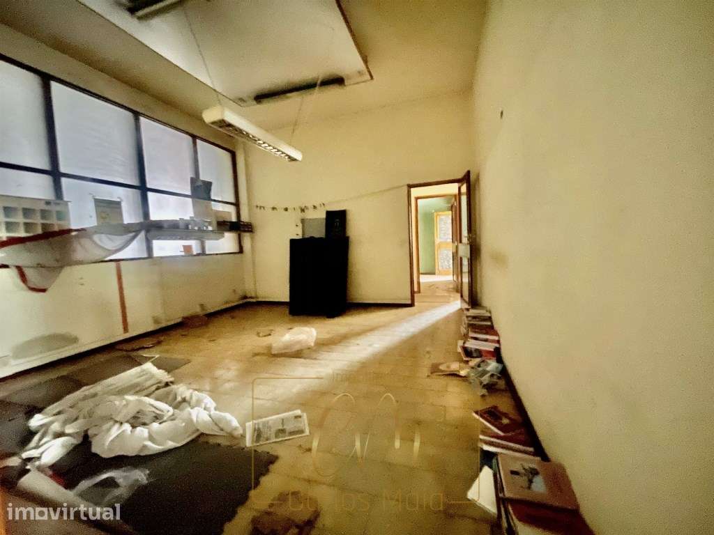 Dois armazéns com cerca de 1300m2 , com logradouro - Grande imagem: 3/5