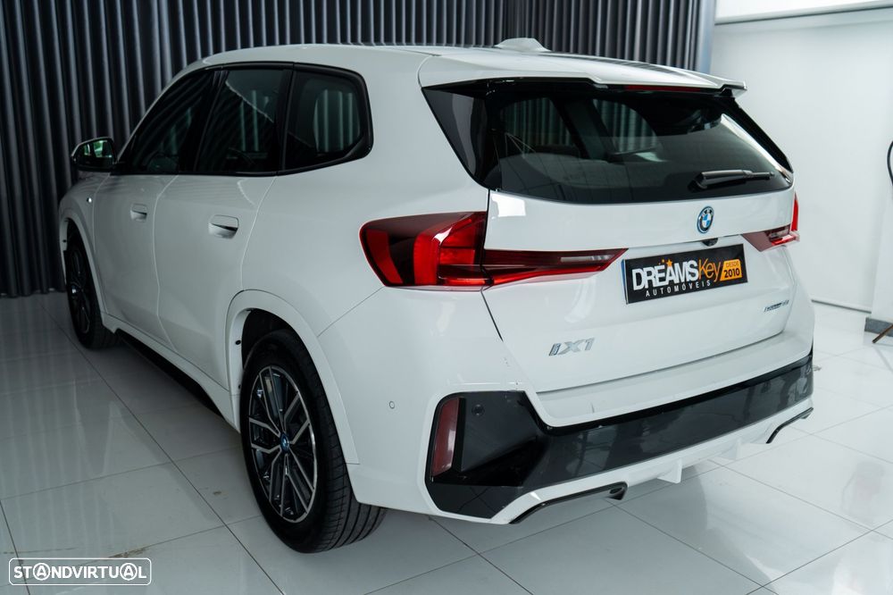 BMW iX1 eDrive20 Pack Desportivo M - 6