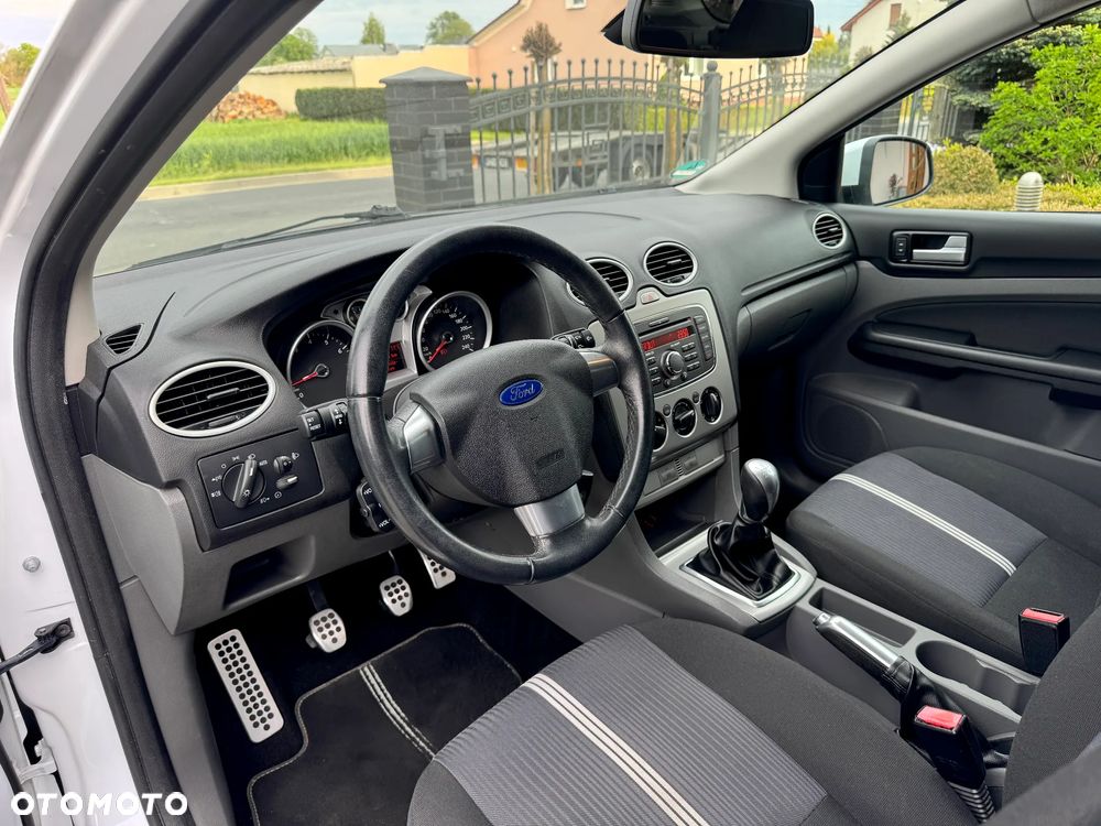 Ford Focus 1.6 16V Style - 14