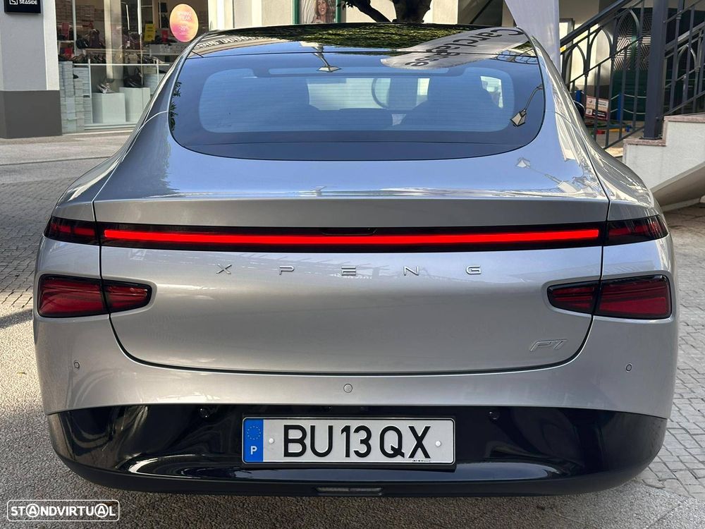 Xpeng P7i 86.2 kWh Long Range + Premium Cockpit - 11