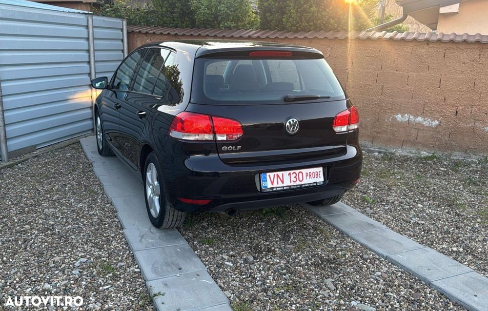 Volkswagen Golf 1.6 TDI DPF BlueMotion Technology Comfortline - 4