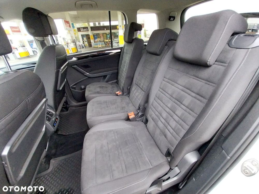 Volkswagen Touran - 12