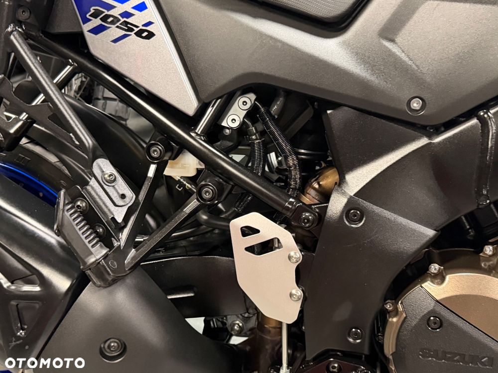 Suzuki V-STROM - 16