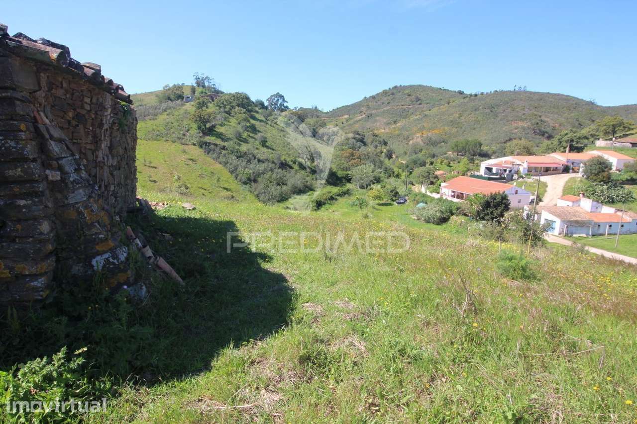Ruína em Pedra geminada, com terreno de 2,3 hectares - Grande imagem: 5/26