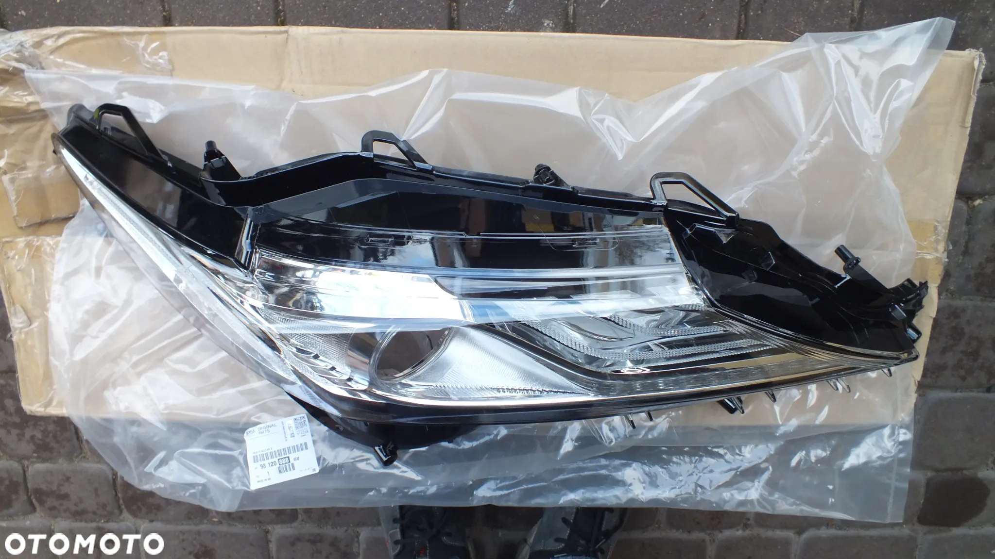 Szkło prawe led Toyota Camry VIII - 2