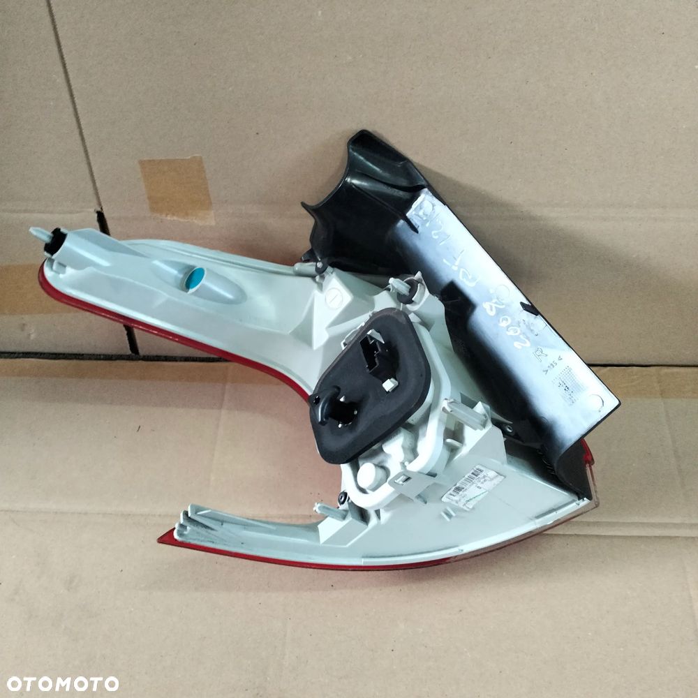 PEUGEOT 2008 LAMPA TYŁ PRAWA - 3