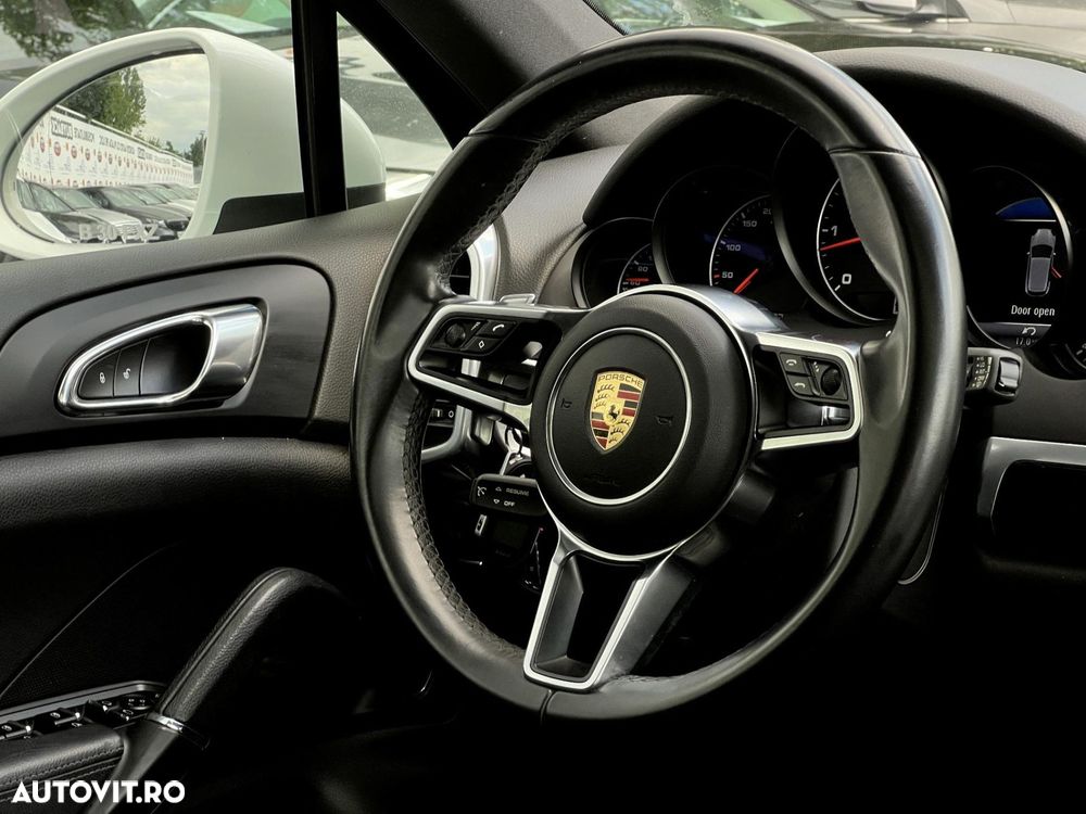 Porsche Cayenne - 11