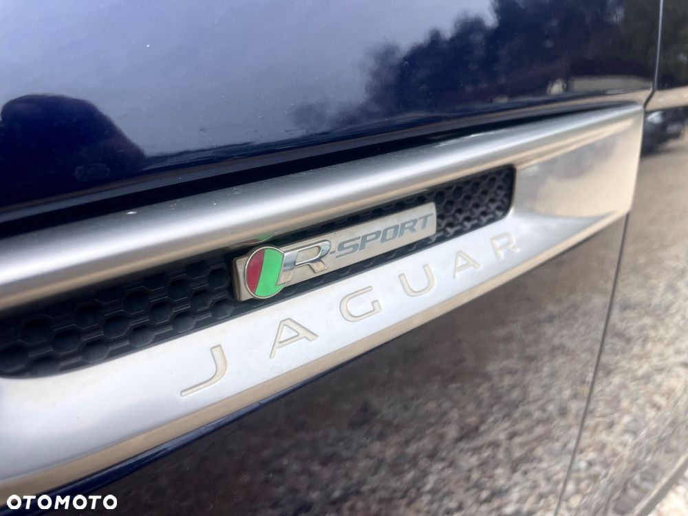 Jaguar F-Pace 25t AWD R-Sport - 34
