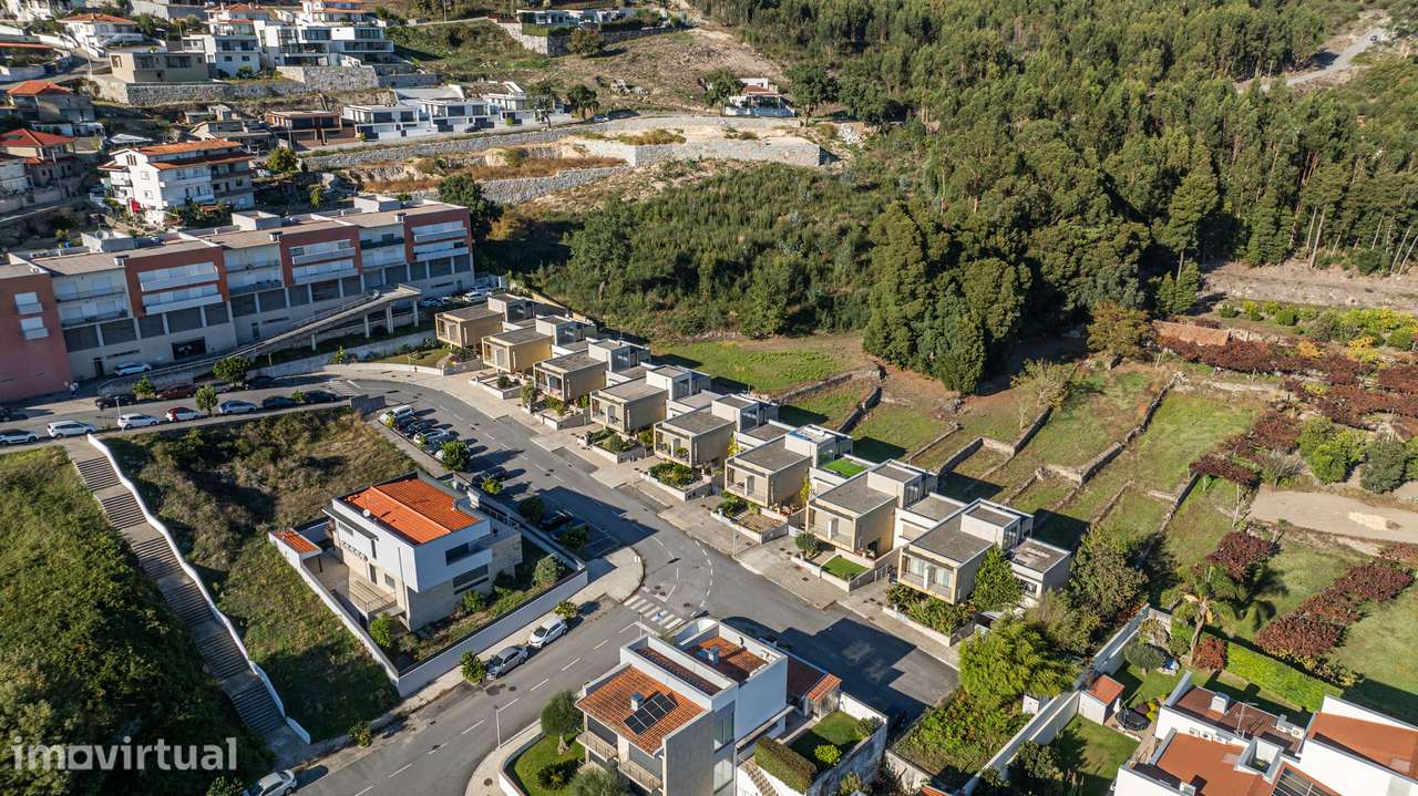 Moradia V4 com Garagem para 2 Viaturas em Paredes - Grande imagem: 3/29