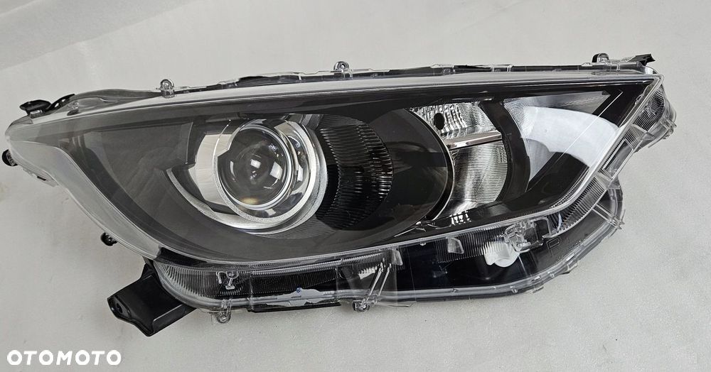 LAMPA PRAWA ZWYKŁA SOCZEWKA TOYOTA YARIS IV 2019- - 5