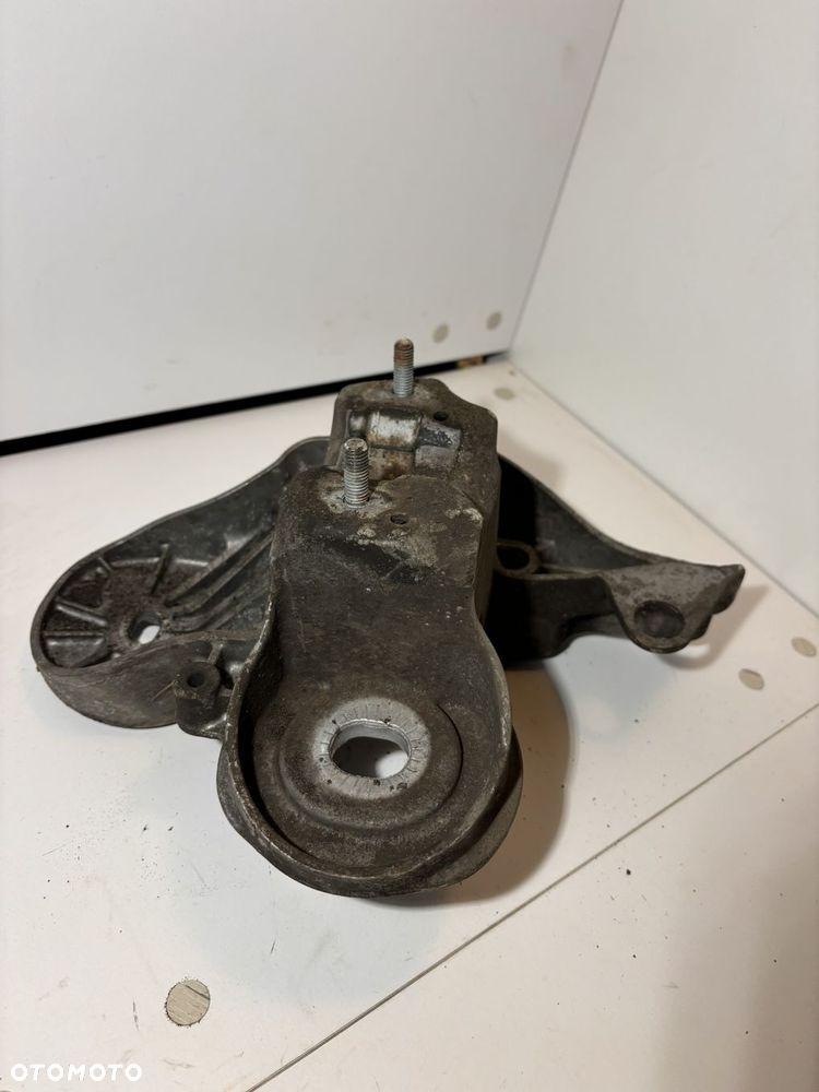 Mocowanie podpora łapa silnika lewa Audi A6 C6 LIFT, CDYA 4F0 199 351 S - 2