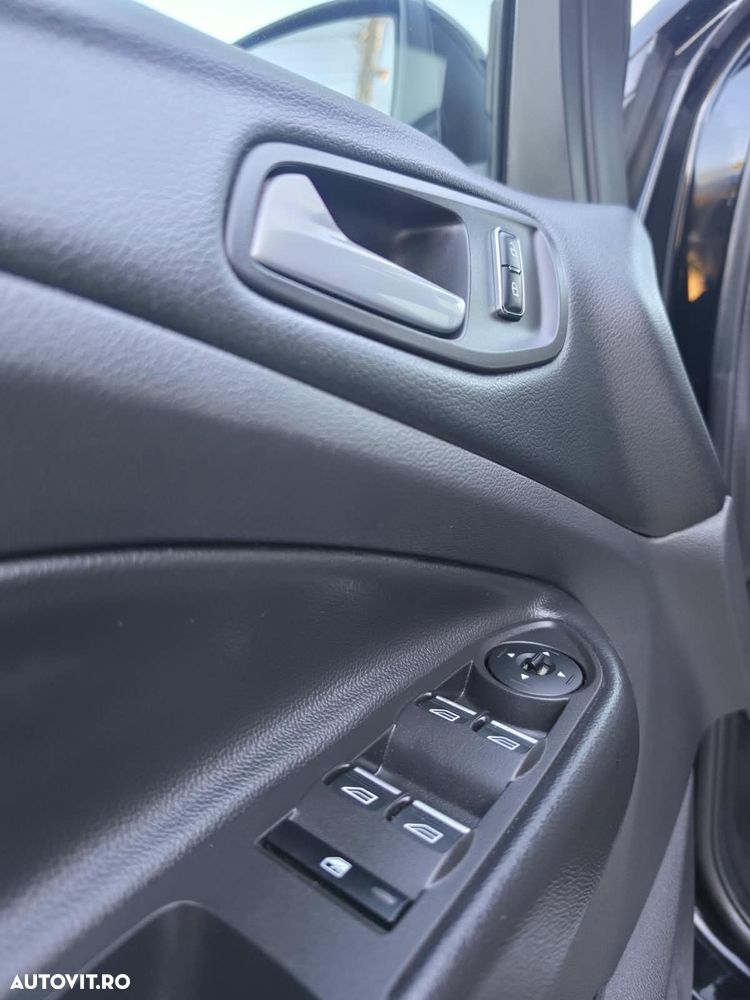 Ford Kuga 2.0 TDCi 2x4 Titanium - 14