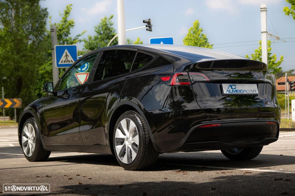 Tesla Model Y - 7