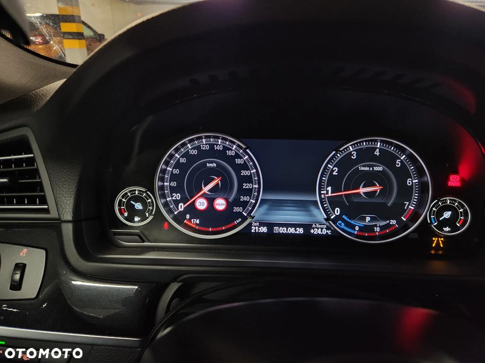 BMW Seria 5 528i xDrive Luxury Line - 8