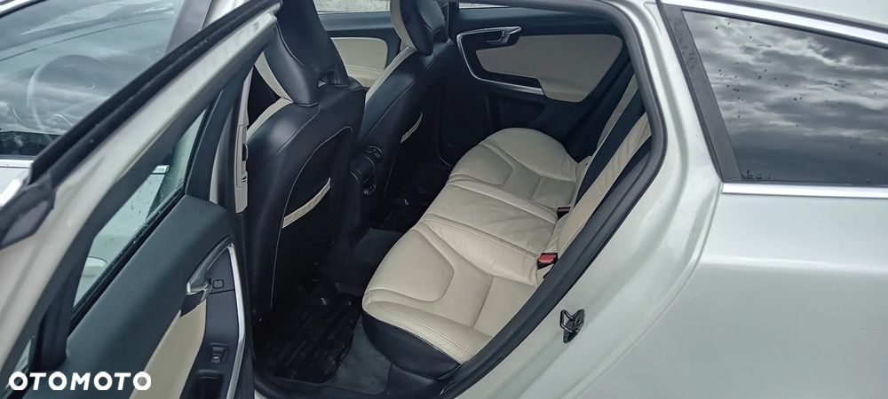 Volvo V60 DRIVe Momentum - 11