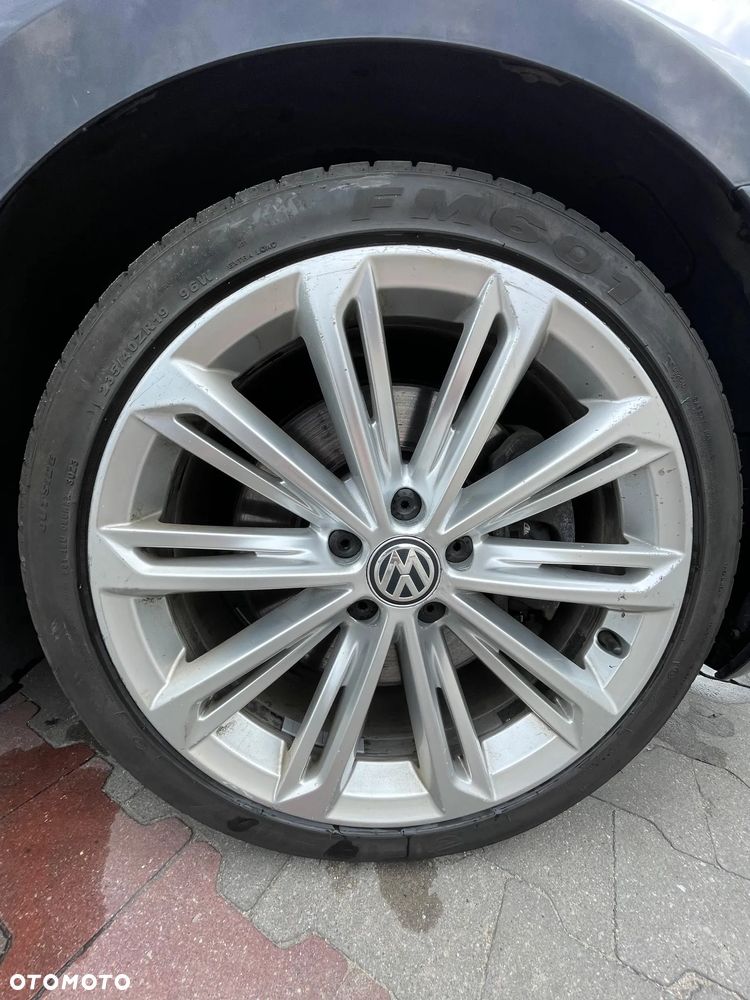 Volkswagen Passat - 12