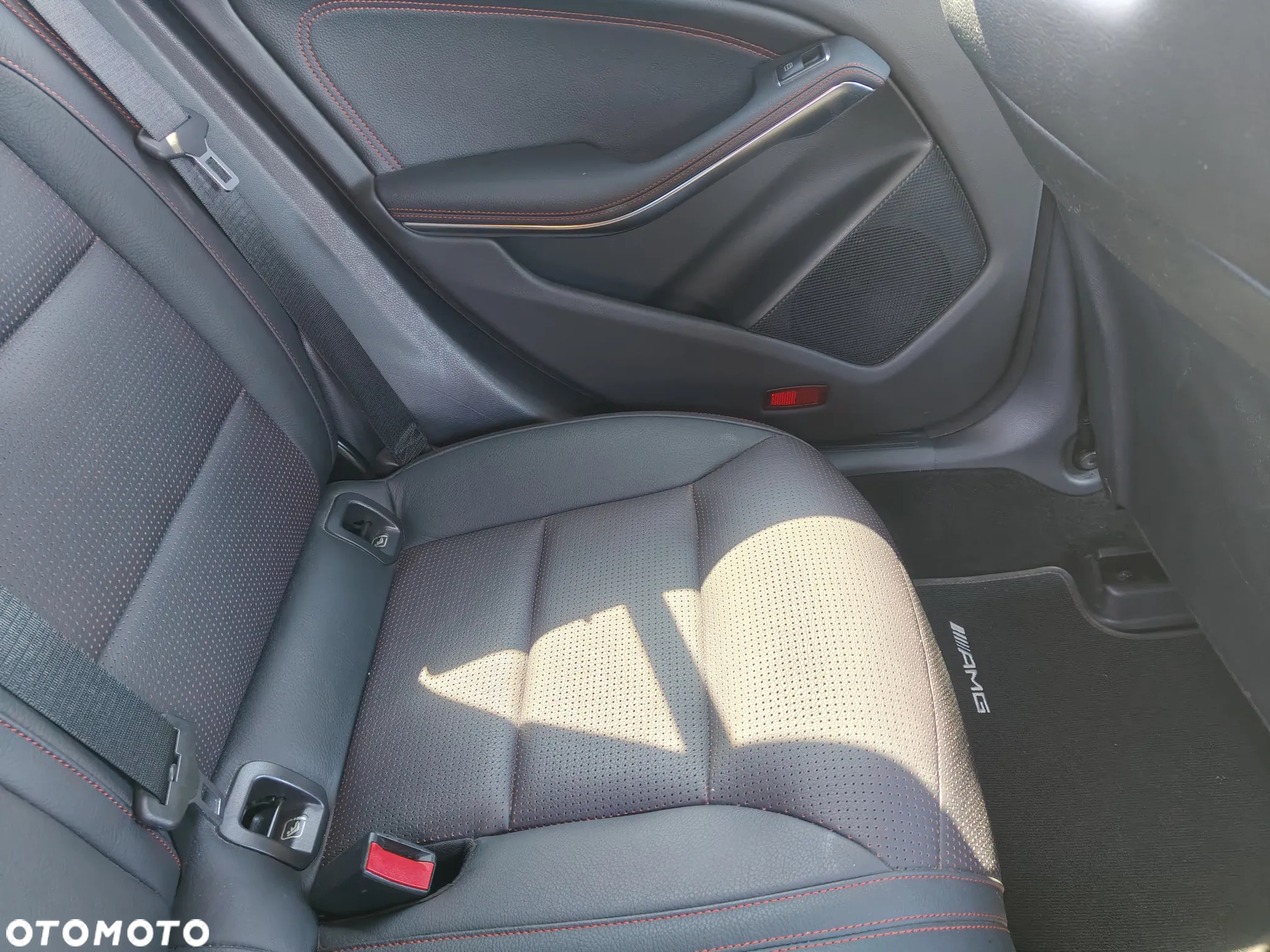 Mercedes-Benz CLA 220 4-Matic AMG Line - 14