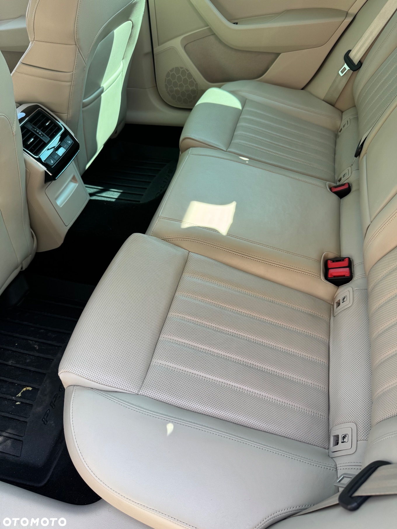 Skoda Superb 1.8 TSI L&K DSG - 14
