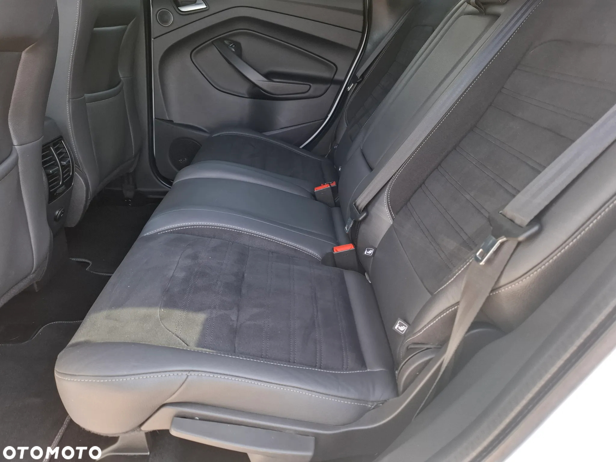 Ford Kuga 2.0 TDCi 2x4 ST-Line - 27