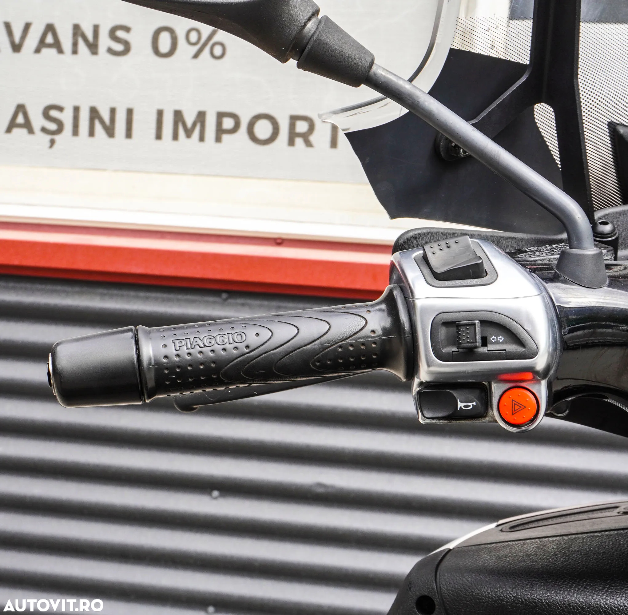 Piaggio MP3 300 Sport - 12