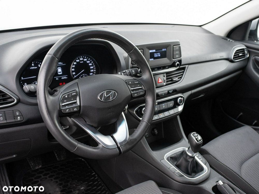 Hyundai i30 1.5 DPI Classic + - 7