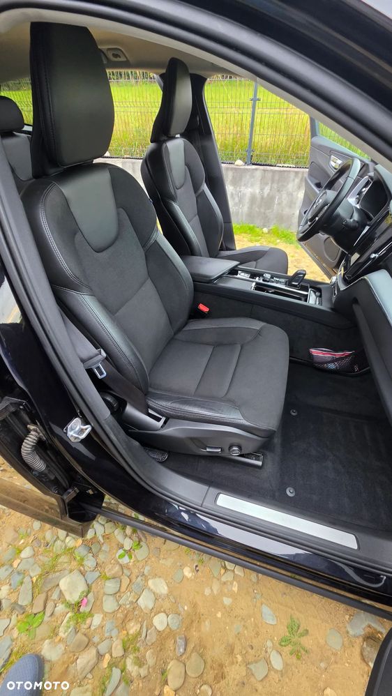 Volvo XC 60 B4 D AWD Momentum Pro - 25