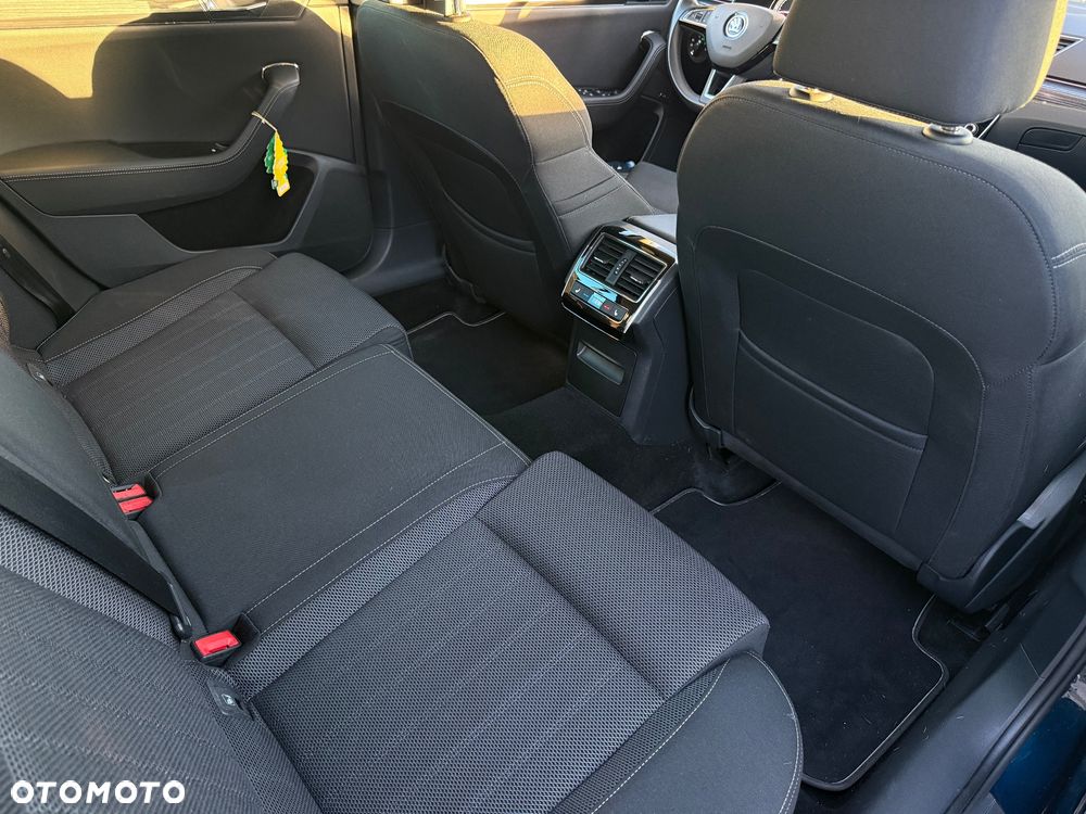 Skoda Superb 2.0 TDI Style DSG - 32