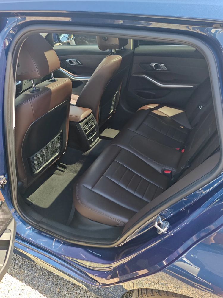 BMW Seria 3 320d xDrive AT - 39