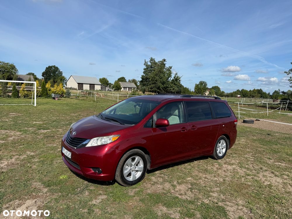Toyota Sienna 3.5 V6 - 8