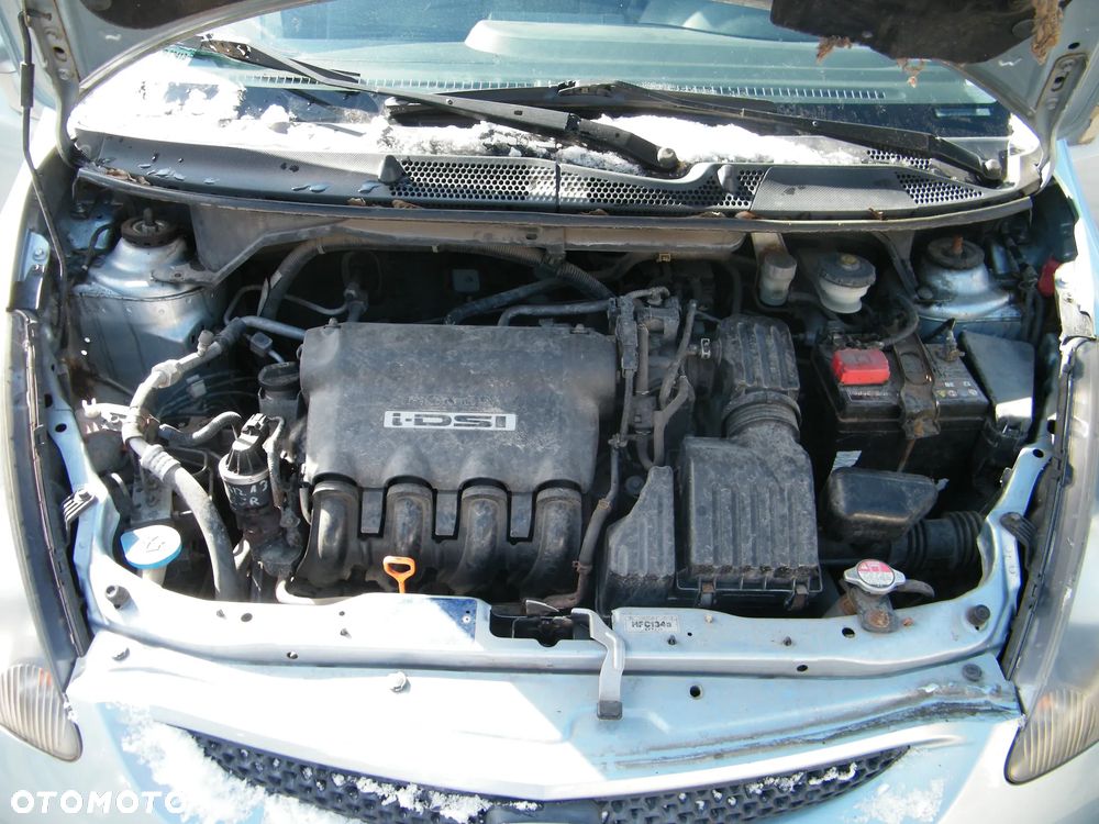 Honda Jazz II FL (04-08r.) 1.2 i-DSI 77KM. Silnik L12A4 Skrzynia SWLM lakier B528M. Cały na części. GWARANCJA !!!  Przód Tył Zestaw Komplet Drzwi Klapa Zderzak Błotnik Maska Grill Atrapa Szyba Pas Lampa Lusterko Boczki Fotel Kanapa Kokpit Deska Rozdzielcza Przełącznik Włącznik Sterownik Przewody Wiązka Instalacja Moduł Komputer Czujnik Listwa Pompa Alternator Wtryski Głowica Rozrusznik Kompresor Sprzęgło Dwumas Silnik Skrzynia ABS Klimatyzacji Paliwa Wspomagania Kolektor Turbina Przepustnica Zawór Chłodnica Koło Hak Belka Sanki Zawieszenie Mcpherson Półoś Amortyzator Wydech Tłumik Zacisk Most - 13