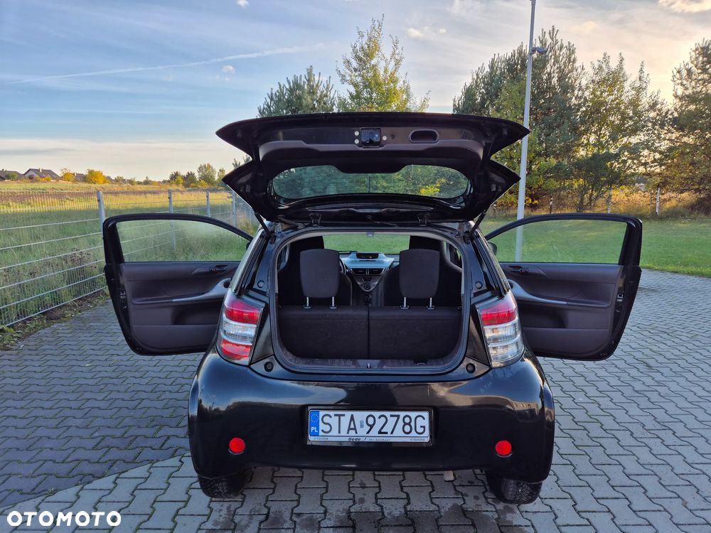 Toyota iQ - 8