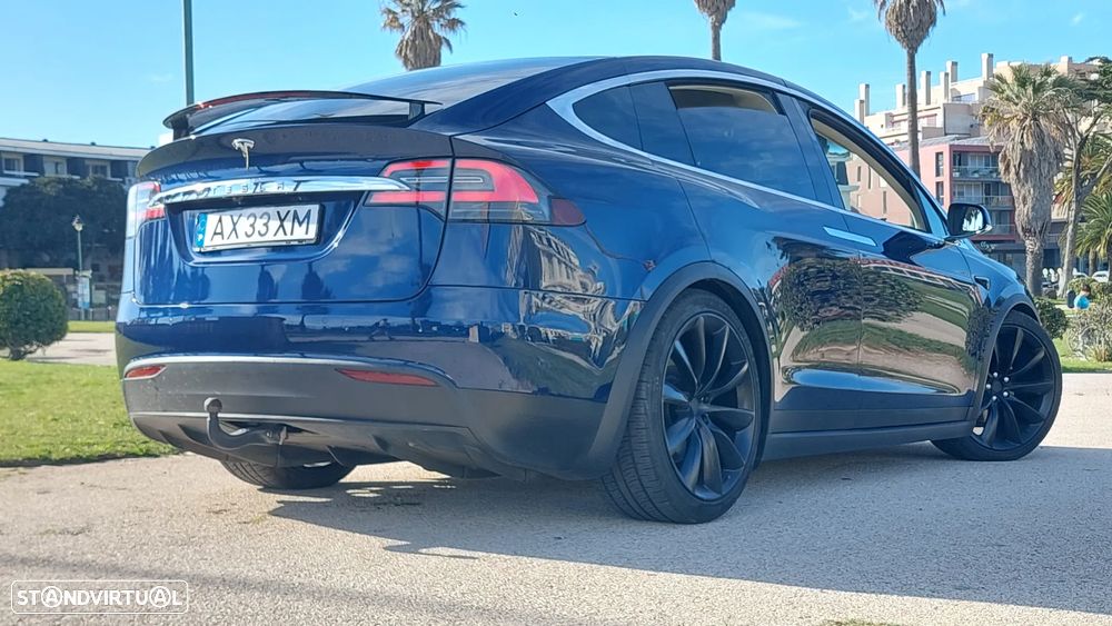 Tesla Model X - 6