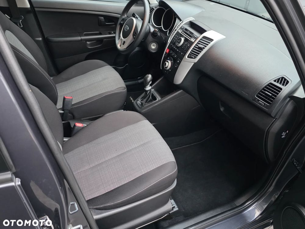 Kia Venga - 11