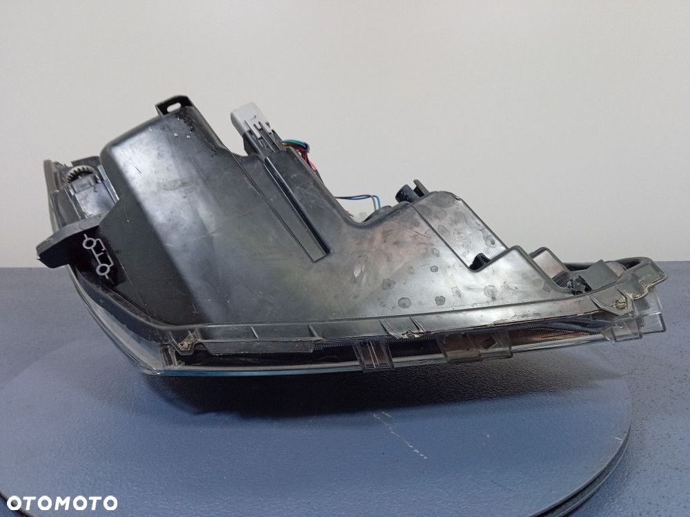 TOYOTA YARIS III LIFT REFLEKTOR LEWY PRZÓD EU - 5