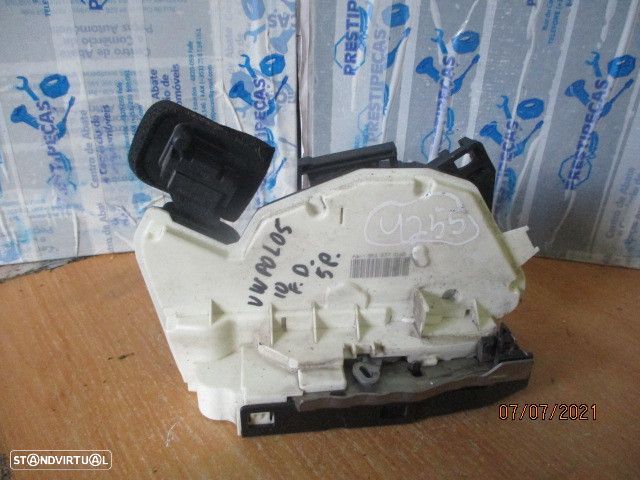 Fecho 5K1837016B VW POLO 5 2010 FD 7 PINOS - 4
