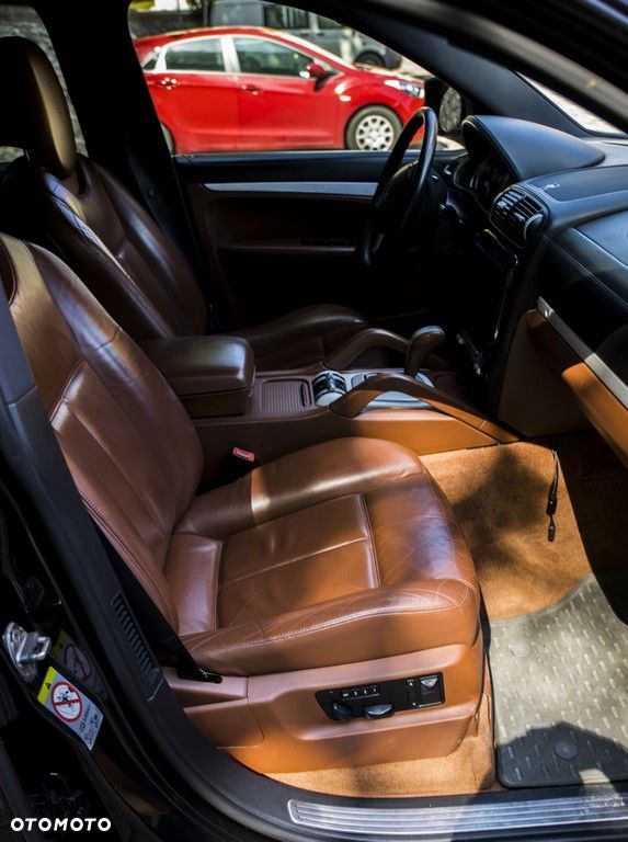 Porsche Cayenne - 14
