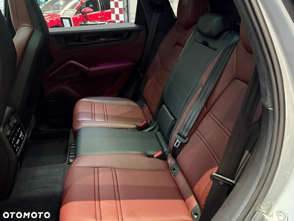 Porsche Cayenne - 34