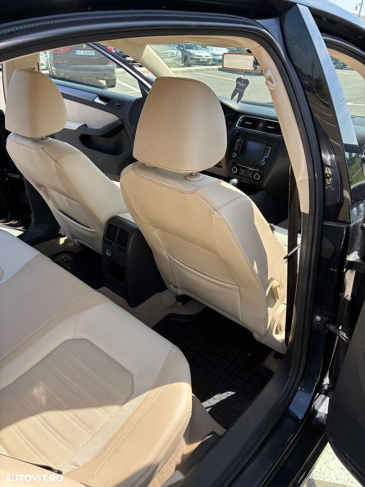 Volkswagen Jetta 1.6 TDI DPF Comfortline DSG - 4