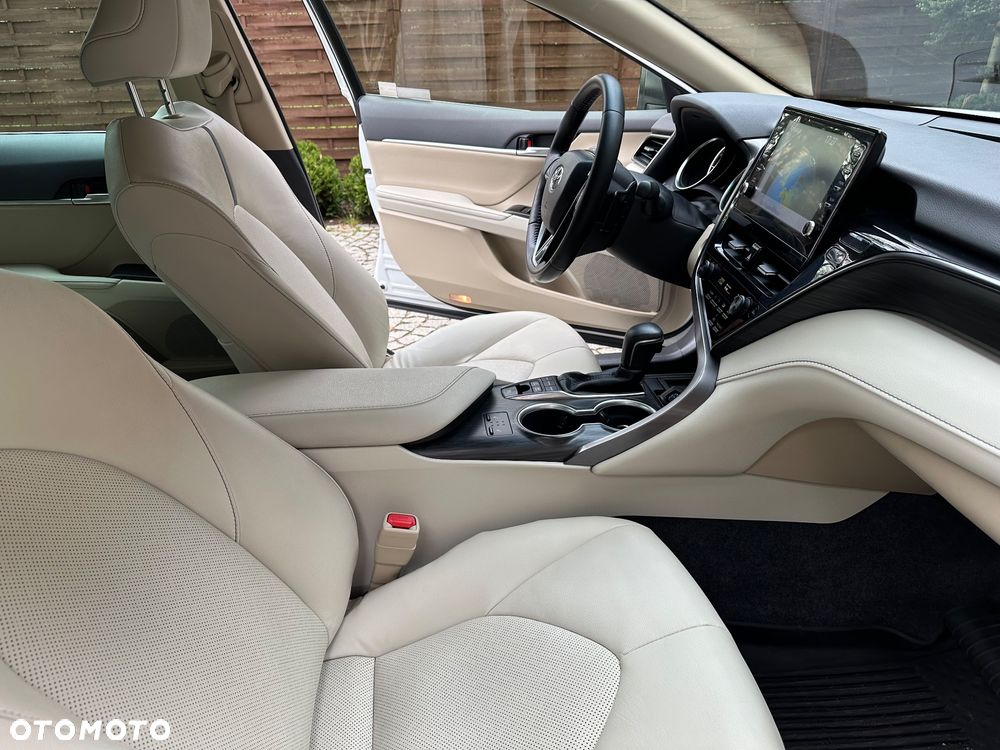 Toyota Camry 2.5 Hybrid Executive CVT - 16