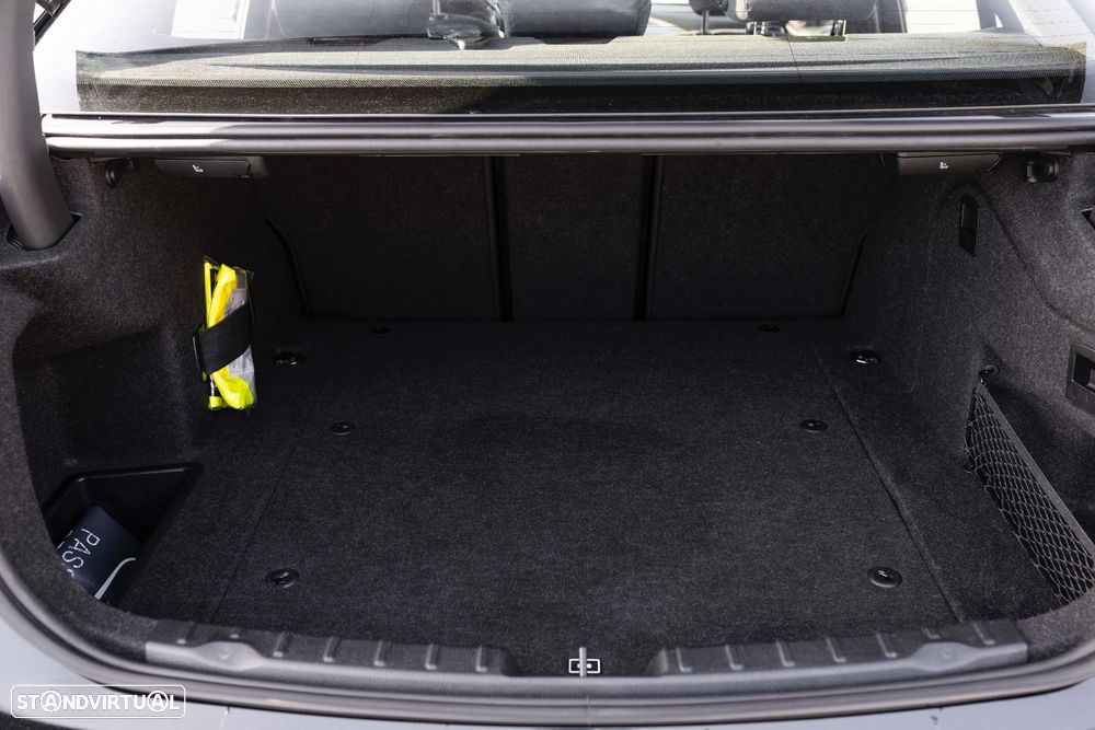 BMW 330 e iPerformance Pack M - 10