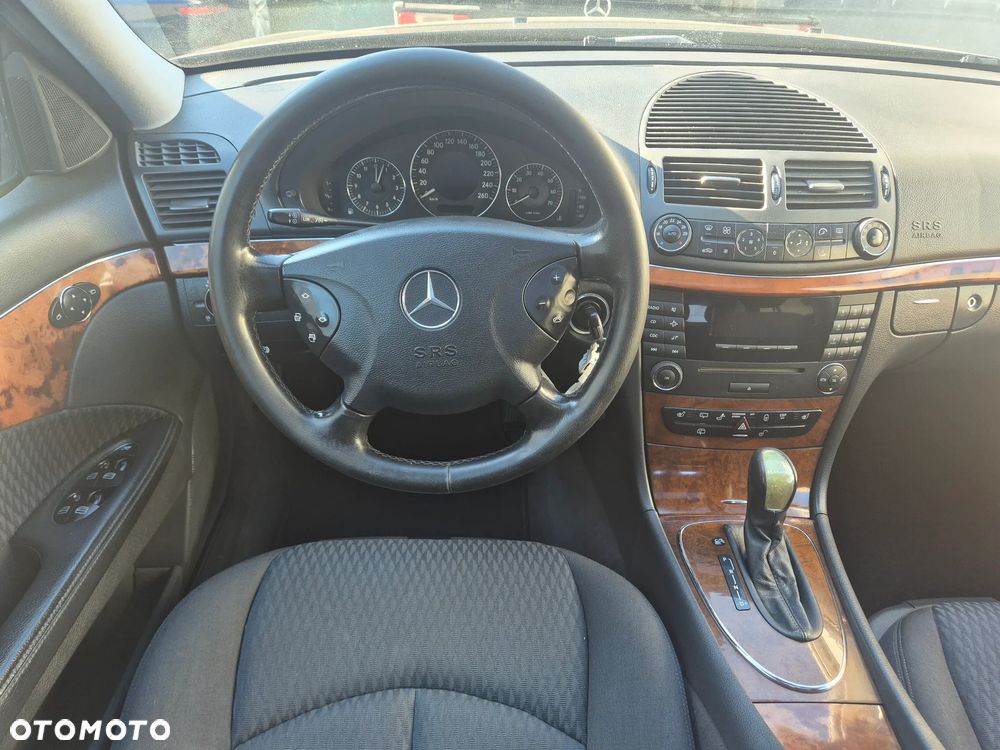 Mercedes-Benz Klasa E 240 4Matic Elegance - 19