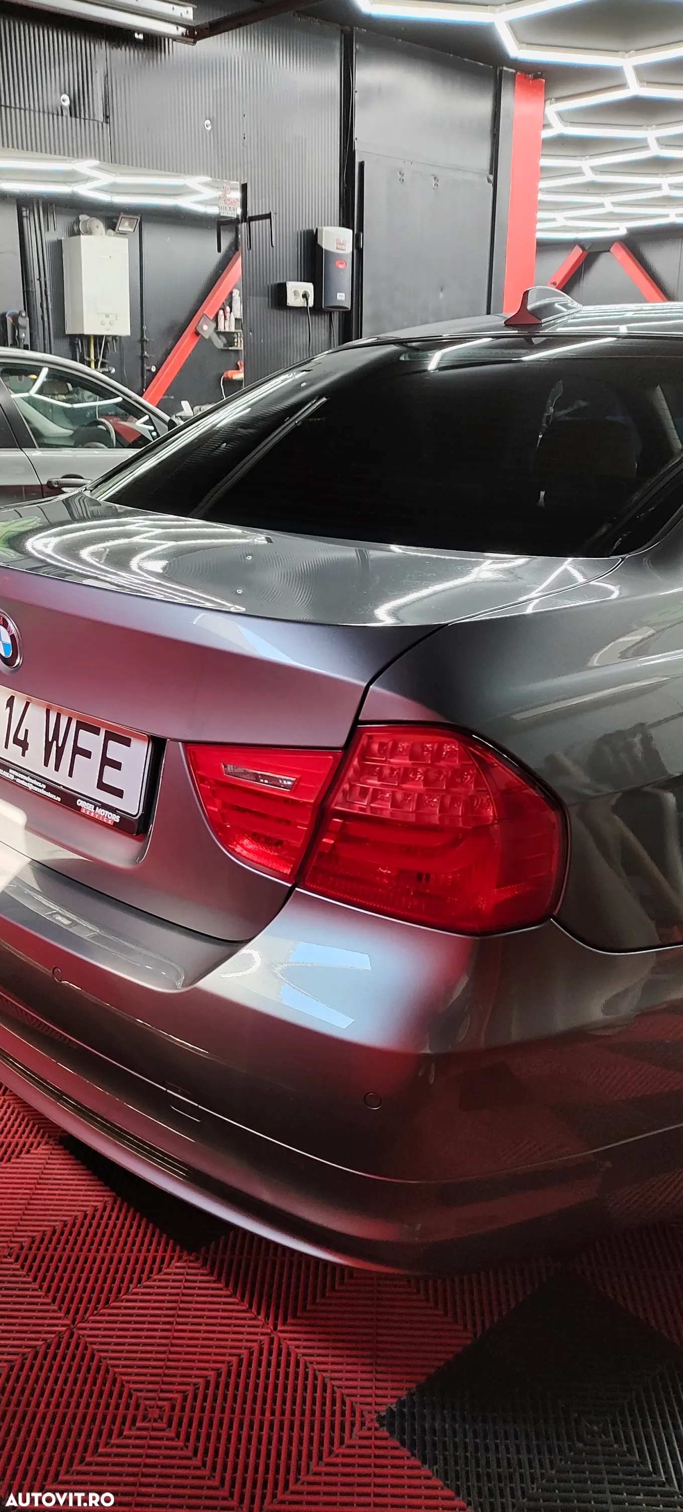 BMW Seria 3 320i - 16